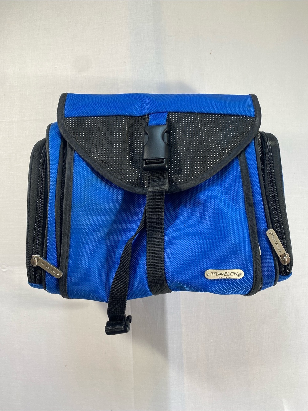 Travelon Blue and Black Men’s Toiletry Travel Organizer